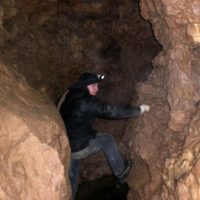 Скользкая пещера
