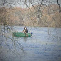 Тихо плещется вода