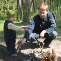 Хорошо с папой на природе!