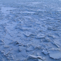 Треснутый лед