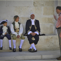 Давно сидите, мужики?