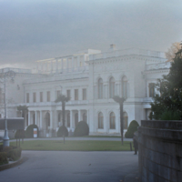 Ливадийский дворец в тумане 