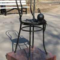 Скульптура во дворе