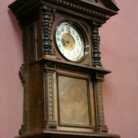 Старинные  часы.