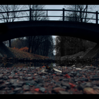 Под Осенним Мостом