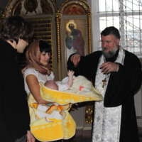Крещение младенца.