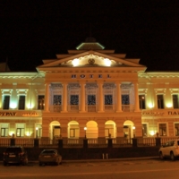 колонны в ночи....