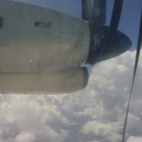 Хмурое небо за бортом самолета.