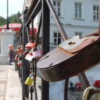 Двери сердца на замках