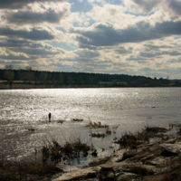 Долго течет река Волга