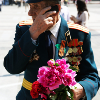 Надевают наши Деды боевые ордена