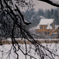 А на том берегу дом в снегу..