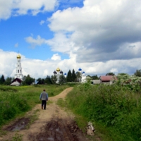 По прямой дороге.