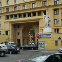 Рабочий и колхозница с винтовкой