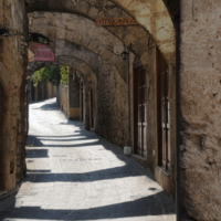 Улочка в полдень