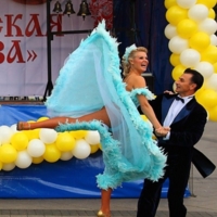 В вихре вальса.