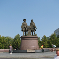 Памятник Татищеву и Де Геннину