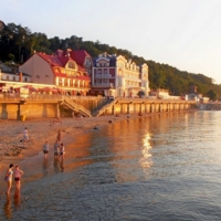 В лучах золотого заката.