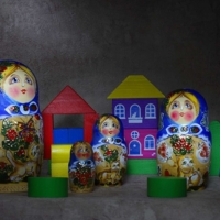 Матрешки на прогулке.