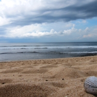 Мячик для гольфа и океан