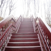 По ступенькам!