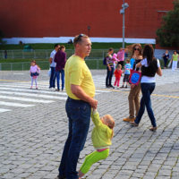 "Папа, возьми на ручки!"
