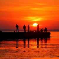 Рыбаки Обсуждают Закат Солнца