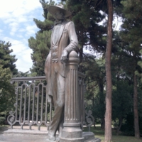 Памятник Ладо Гудиашвили