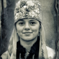 Девушка в украинском костюме
