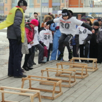  Прыжки через нарты 