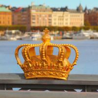 Корона на мосту.