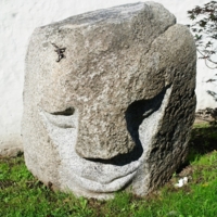 Лицо в камне