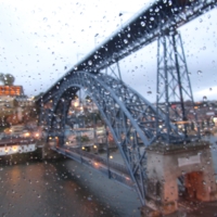 Мост под дождем