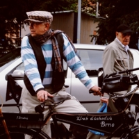 Дедушка с супер велосипедом 