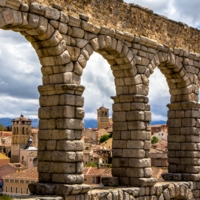 Сеговия сквозь римский акведук