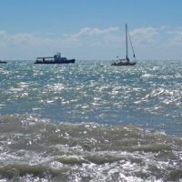 Море штормит