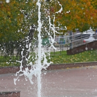 "Ф", написанная струёй воды.