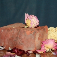 Натюрморт с кирпичом.