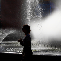 В брызгах света