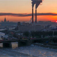 Закат плывет над городом..