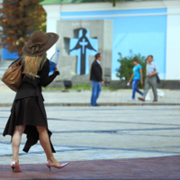 ЖАРА, НЕ ДО МОДЫ...