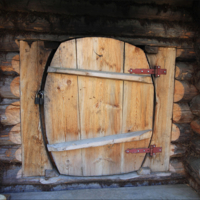 Необычная дверь.