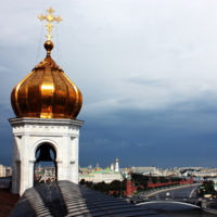 А над Москвой дождь...