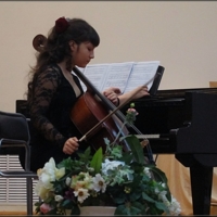 Молодая виолончелистка