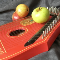 Музыка с яблоками.