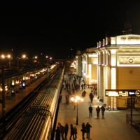 До отправленья поезда осталось..