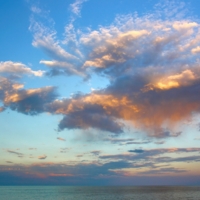 Вечерняя интрига над морем