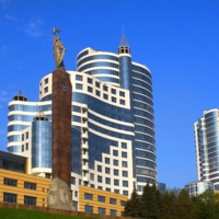 На высоком берегу