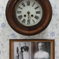 Старинные часы.