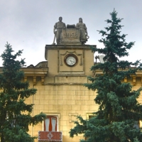 Год застыл, часы идут